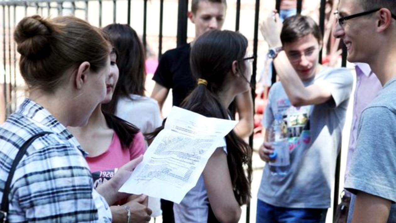 Peste 126.000 de absolvenţi de liceu s-au înscris la Bacalaureat