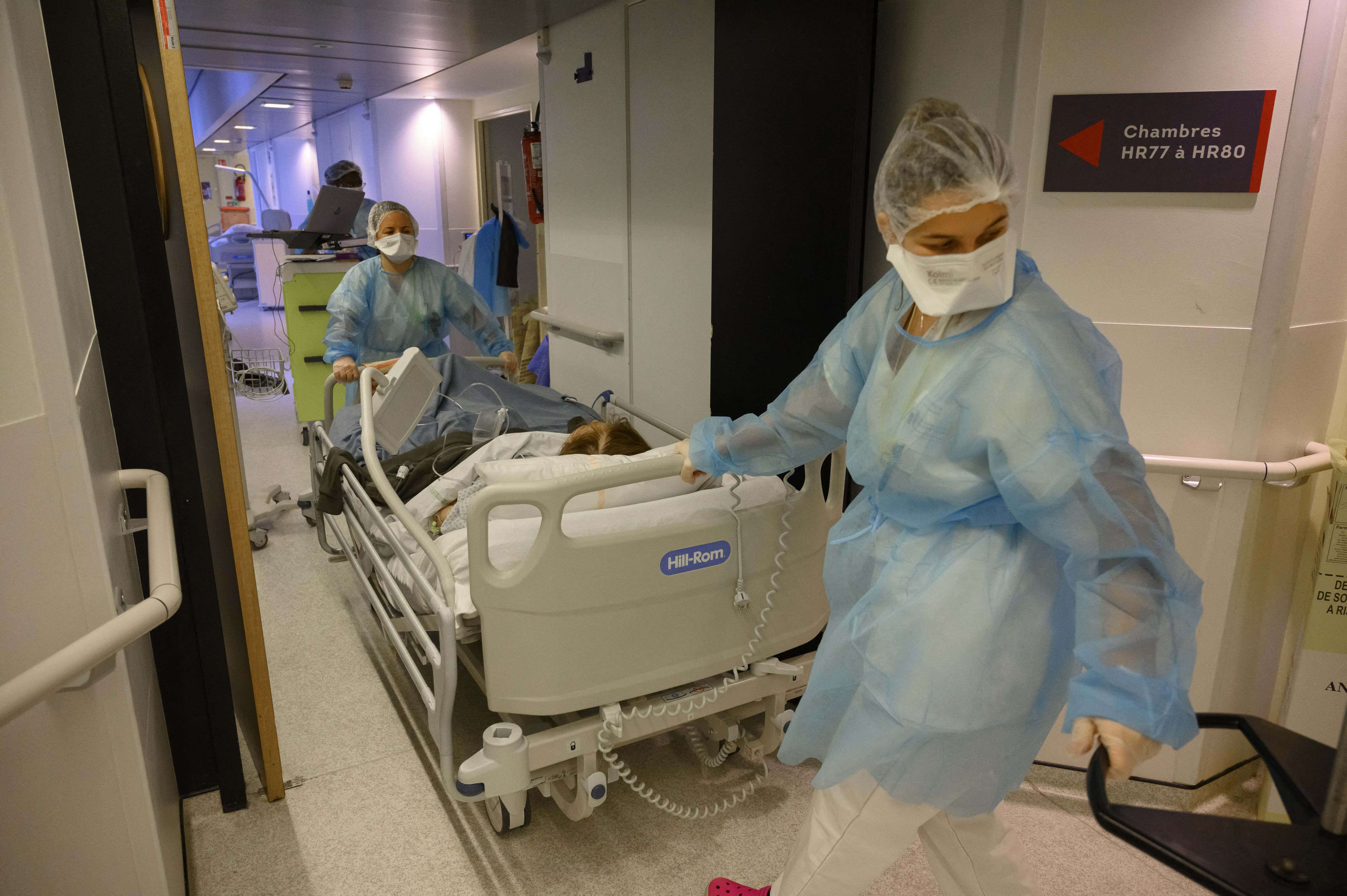 Pandemia dă semne de revenire în România: Aproape 5.000 de cazuri noi şi 5 decese au fost raportate în ultimele 24 de ore