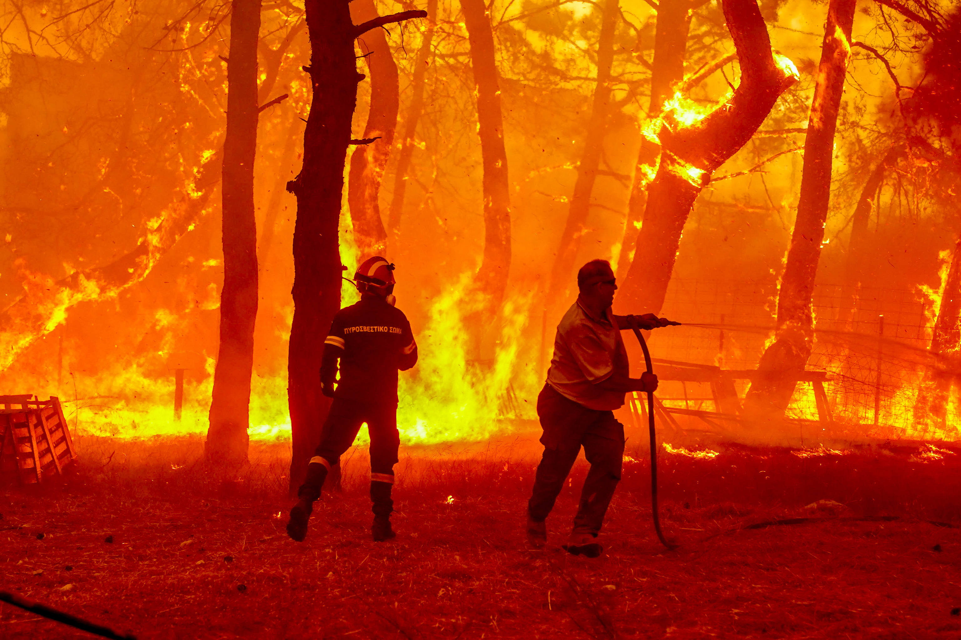 Incendiile fac ravagii în Thasos. MAE recomandă românilor de pe insulă să evite deplasările în zonă