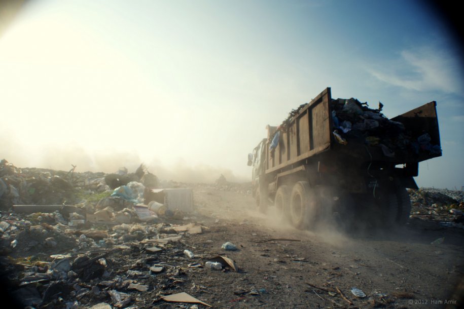 Garda Naţională de Mediu a dat amenzi de 300.000 lei firmelor de colectare a deşeurilor şi au consficat peste 20 de tone de deşeuri