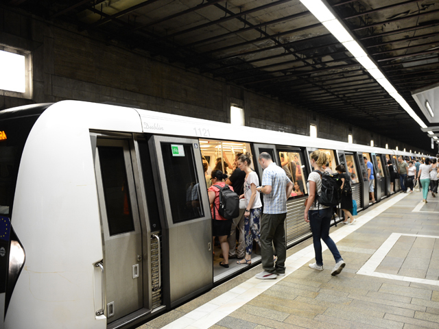 Circulaţie perturbată la metrou.Un călător ar fi căzut pe linii în staţia Eroii Revoluţiei