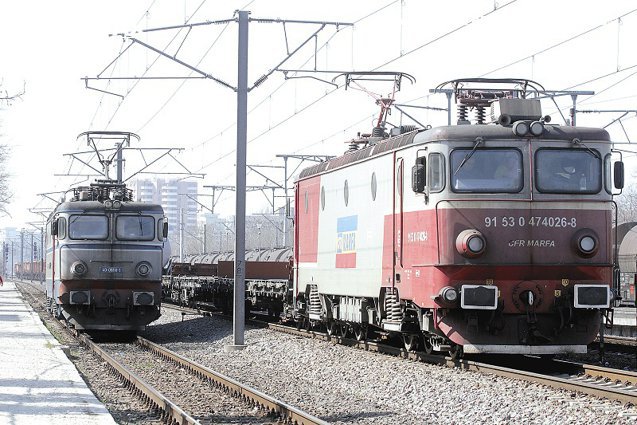 Viteza trenurilor pe ruta Bucureşti - Constanţa, limitată din cauza rafalelor de vânt