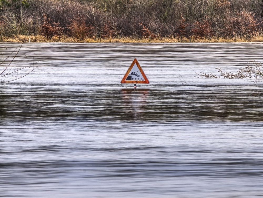 Meteorologii avertizează: Pericol de inundaţii în 8 judeţe din ţară, până vineri