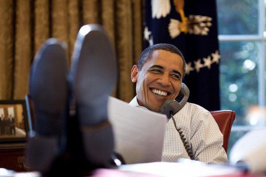 Barack Obama nu trimite mesaje text şi nu poate avea un smartphone cu funcţie de înregistrare