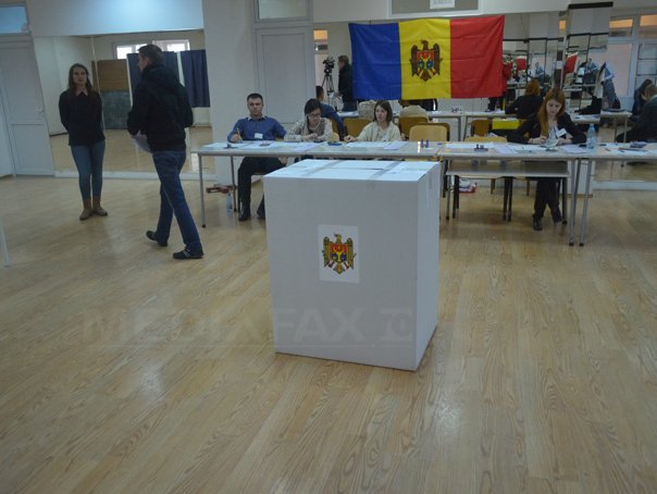 Cetăţenii din Republica Moldova îşi aleg duminică primarii şi consilierii locali şi raionali