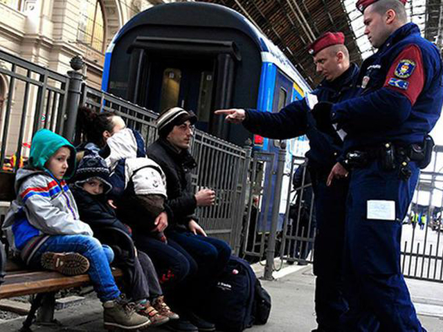 Doi britanici condamnaţi pentru terorism, reţinuţi în Ungaria, într-un tren spre Bucureşti