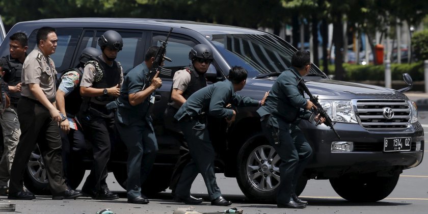 Explozii şi focuri de armă în Jakarta, soldate cu victime lângă sediul ONU. Bilanţul este de şapte morţi până la această oră