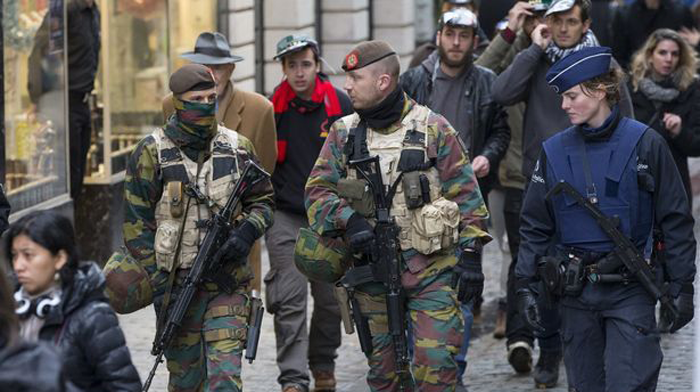 Confruntări violente între manifestanţi şi poliţie în Bruxelles, pe fondul atentatelor