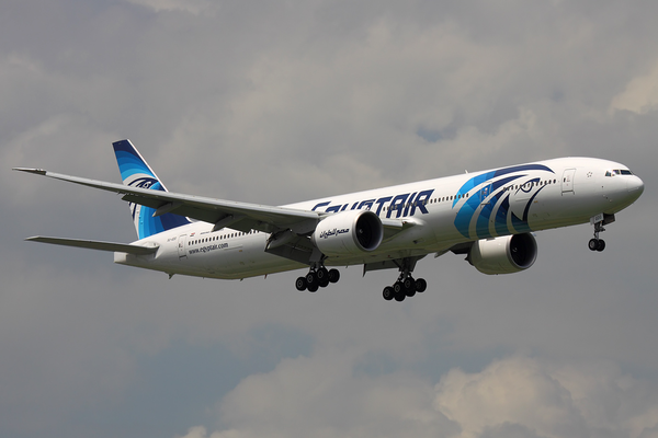 Avionul EgyptAir a transmis 11 mesaje înainte de a dispărea de pe radar - surse