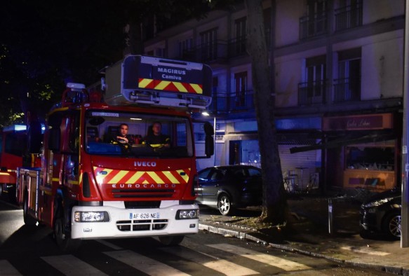 Incendiul din Rouen, Franţa, cauzat de căderea pe scări a unei persoane care ţinea tortul cu lumânări