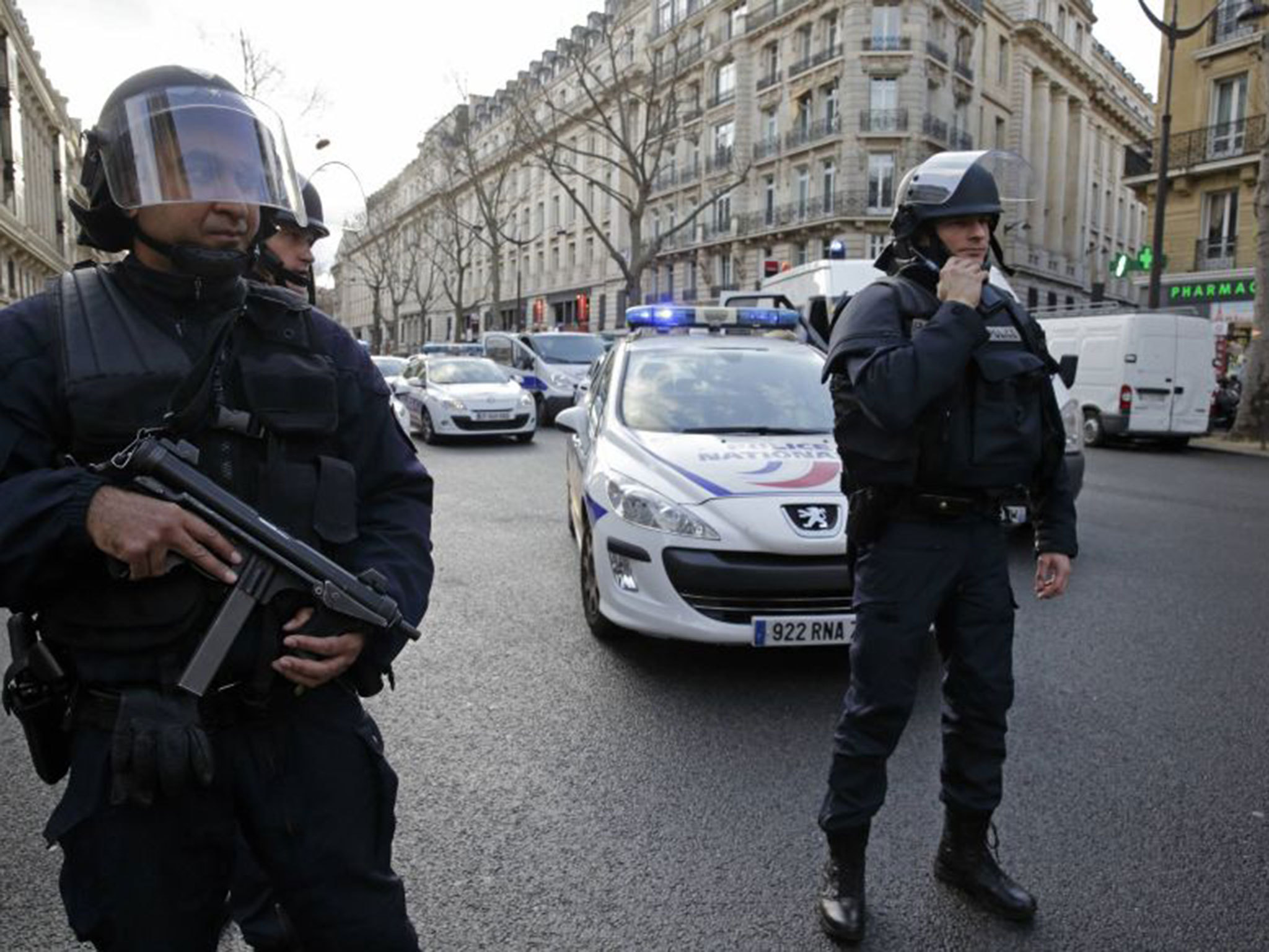 Mai mulţi răniţi, în urma unui atac armat la un liceu din Franţa