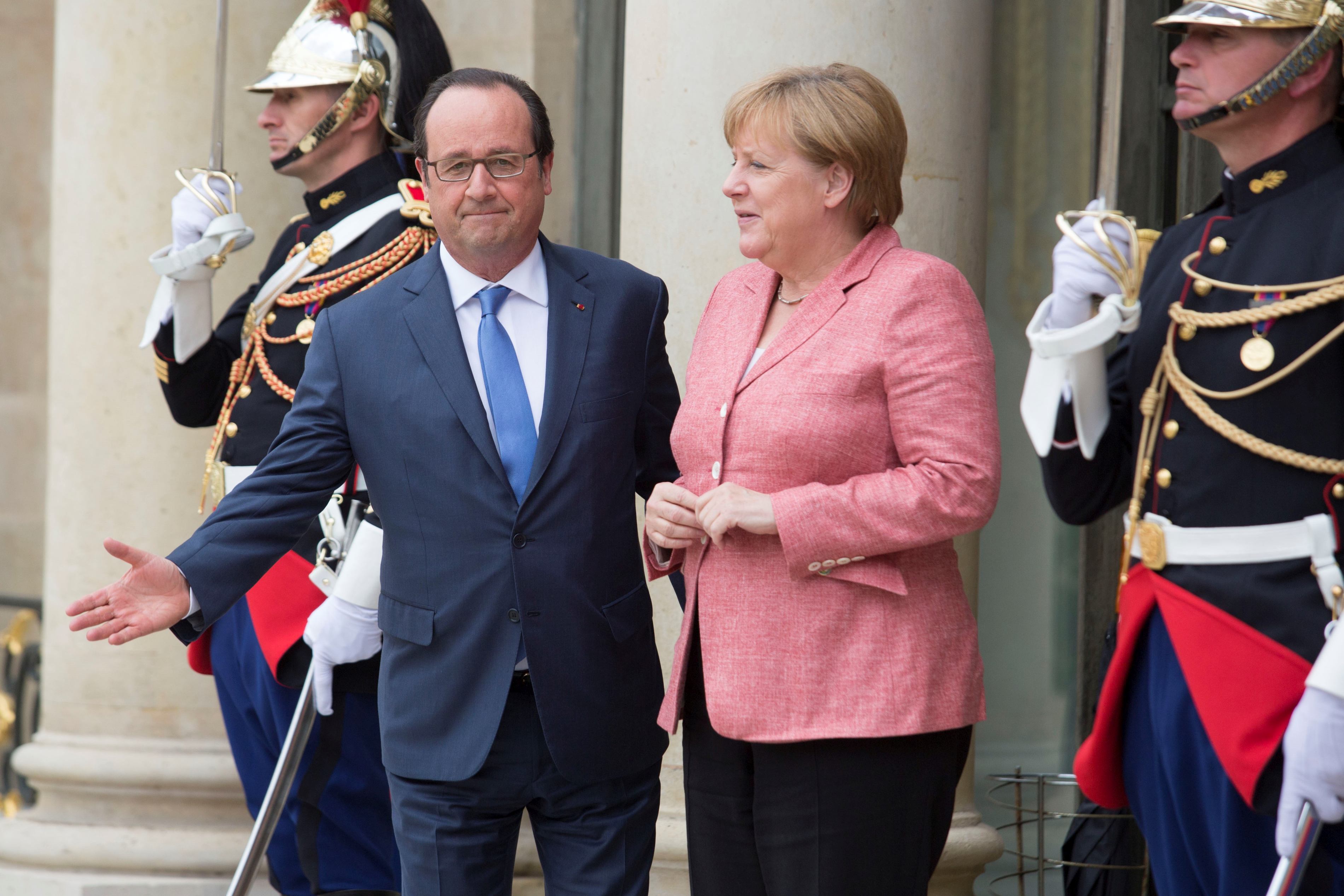 Francois Hollande şi Angela Merkel condamnă atacurile preşedintelui turc la adresa ţărilor lor