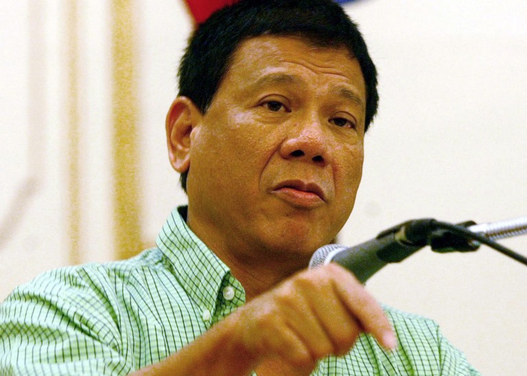 Preşedintele Filipinelor spune că vrea să îi plesnească pe cei care îi critică campania antidrog din Uniunea Europeană