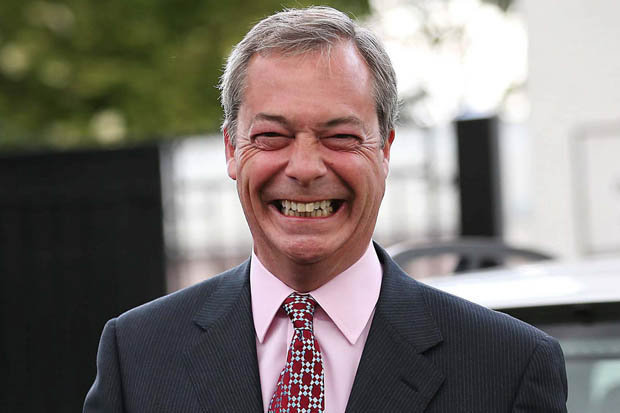 Purtătorul de cuvânt al politicianul eurosceptic britanic, Nigel Farage, a declarat că nu a colaborat cu Rusia şi se amuză de întrebările presei privind activitatea sa