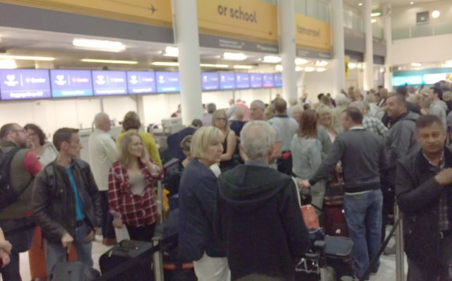 Haos la aeroporturile din jurul lumii, după ce sistemul global de check-in-uri s-a prăbuşit
