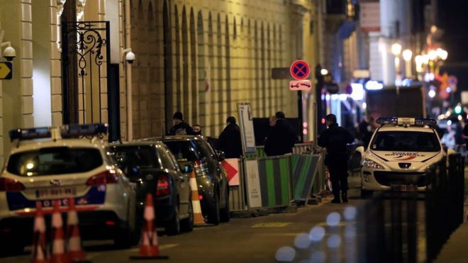 Cinci infractori au furat bijuterii valoroase dintr-un magazin aflat în hotelul parizian Ritz