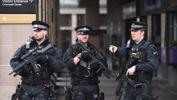 Poliţia a evacuat o zonă din centrul Londrei după descoperirea unui pachet suspect