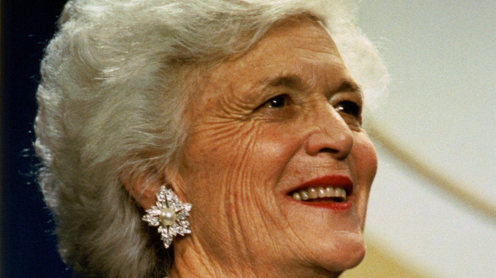 Barbara Bush, mama preşedintelui american care ne-a băgat în NATO, a murit 