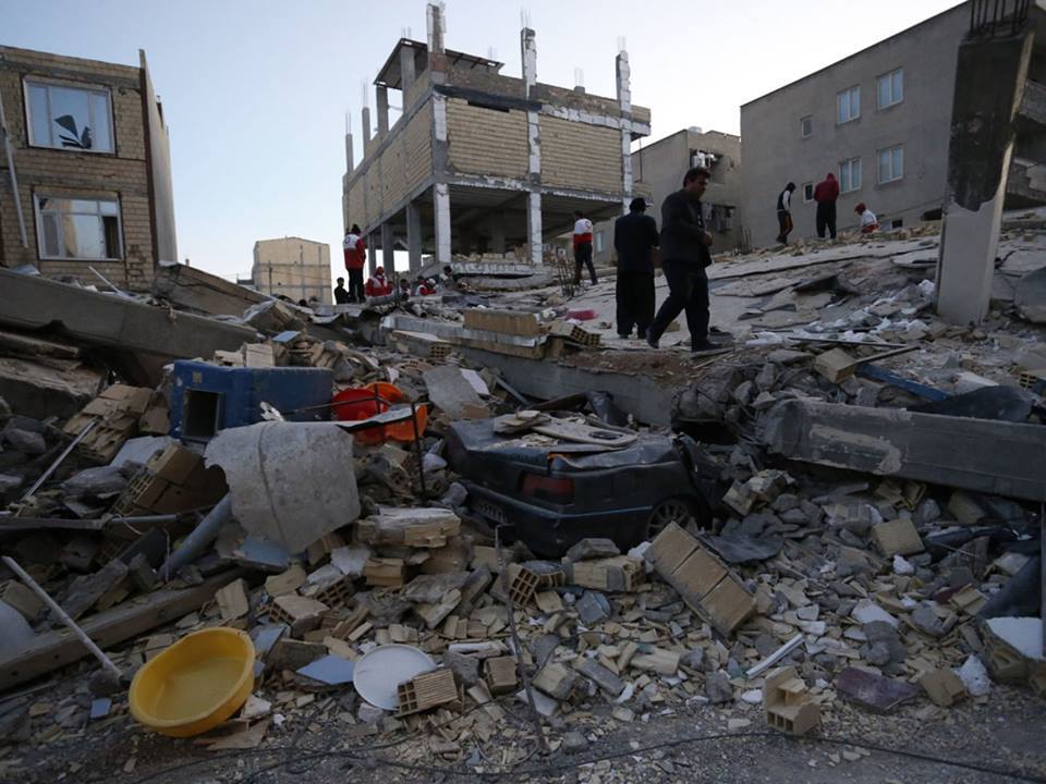 Bilanţul cutremurului din Iran: Mai mult clădiri sunt afectate şi sunt zeci de răniţi până la această oră
