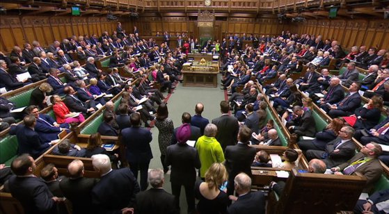 Partidul premierului britanic Boris Johnson se cutremură: Partidul Conservator din Marea Britanie rămâne marţi fără majoritate în Parlament, după demisia conservatorului Phillip Lee  