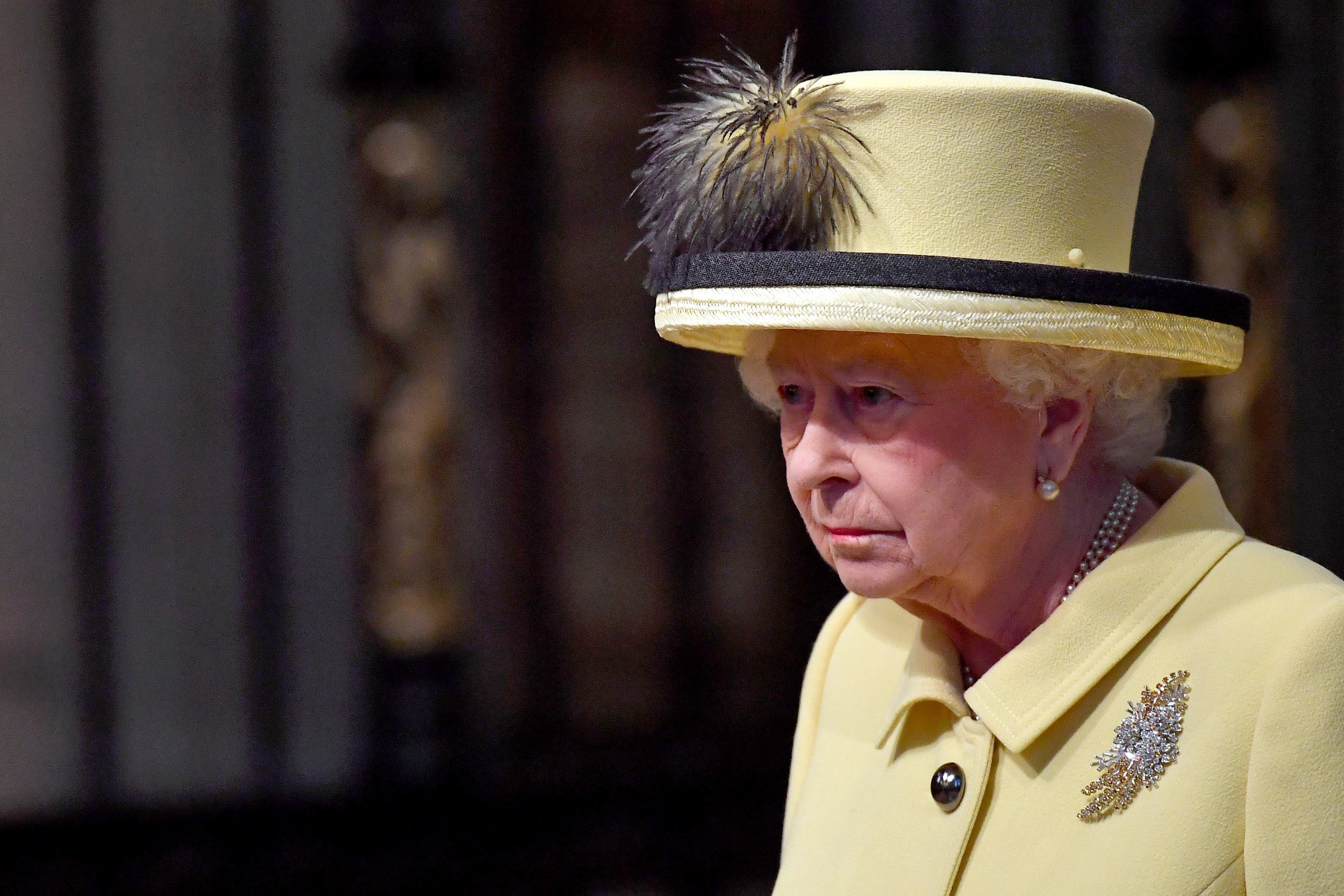 Regina Elisabeta a II-a a aprobat legea ce prevede blocarea ieşirii Marii Britanii din Uniunea Europeană fără acord