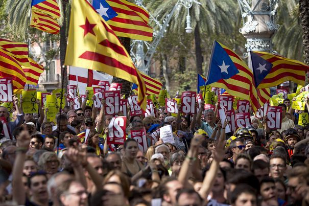 Proteste masive la Barcelona: Sute de mii de oameni cer independenţa Cataloniei