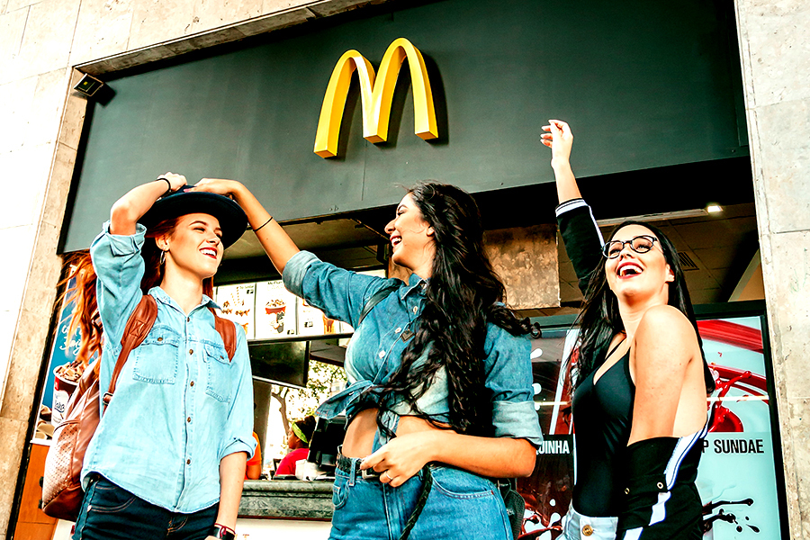 McDonald`s deschide războiul burgerilor vegani cu rivalul Burger King