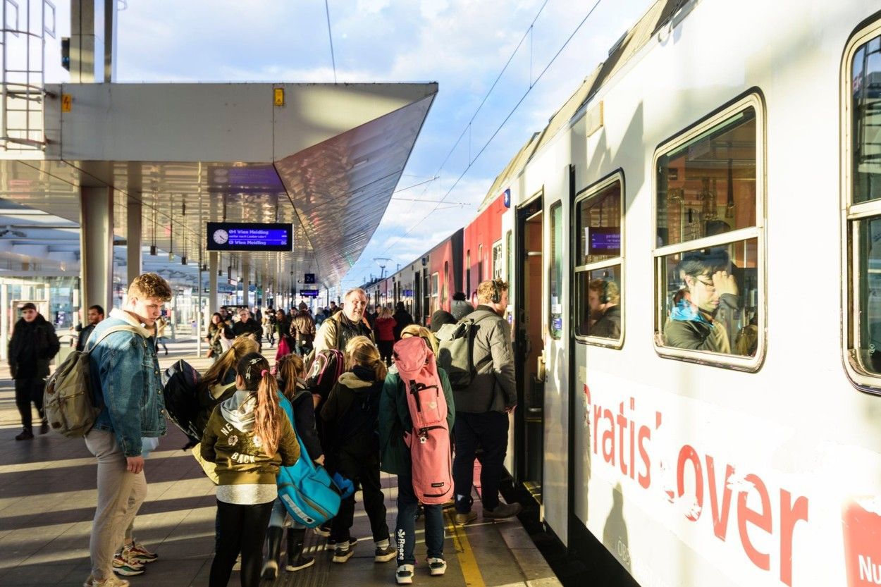 Situaţia escaladează rapid: Austria a oprit un tren la graniţa cu Italia din cauza a doi pasageri suspectaţi de coronavirus