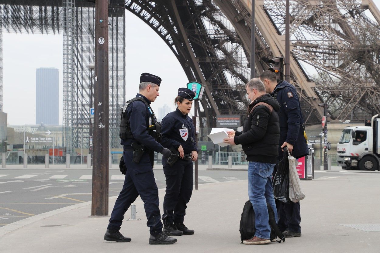 Este oficial: Franţa intră în stare de urgenţă. Senatul a aprobat iniţiativa