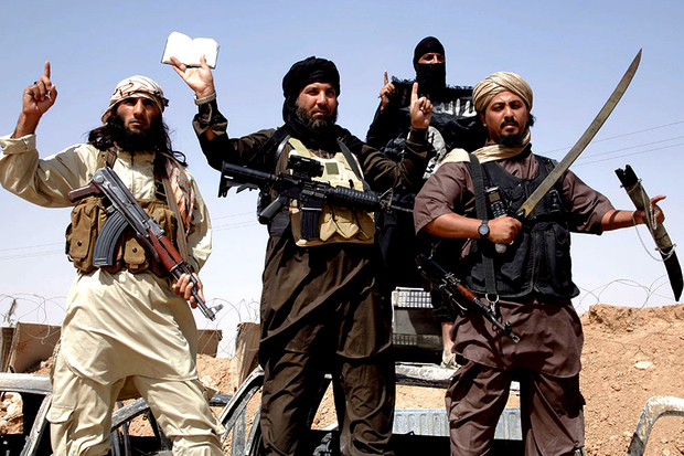 ISIS a vândut măşti false pentru a finanţa operaţiunile teroriste, spun oficialii americani