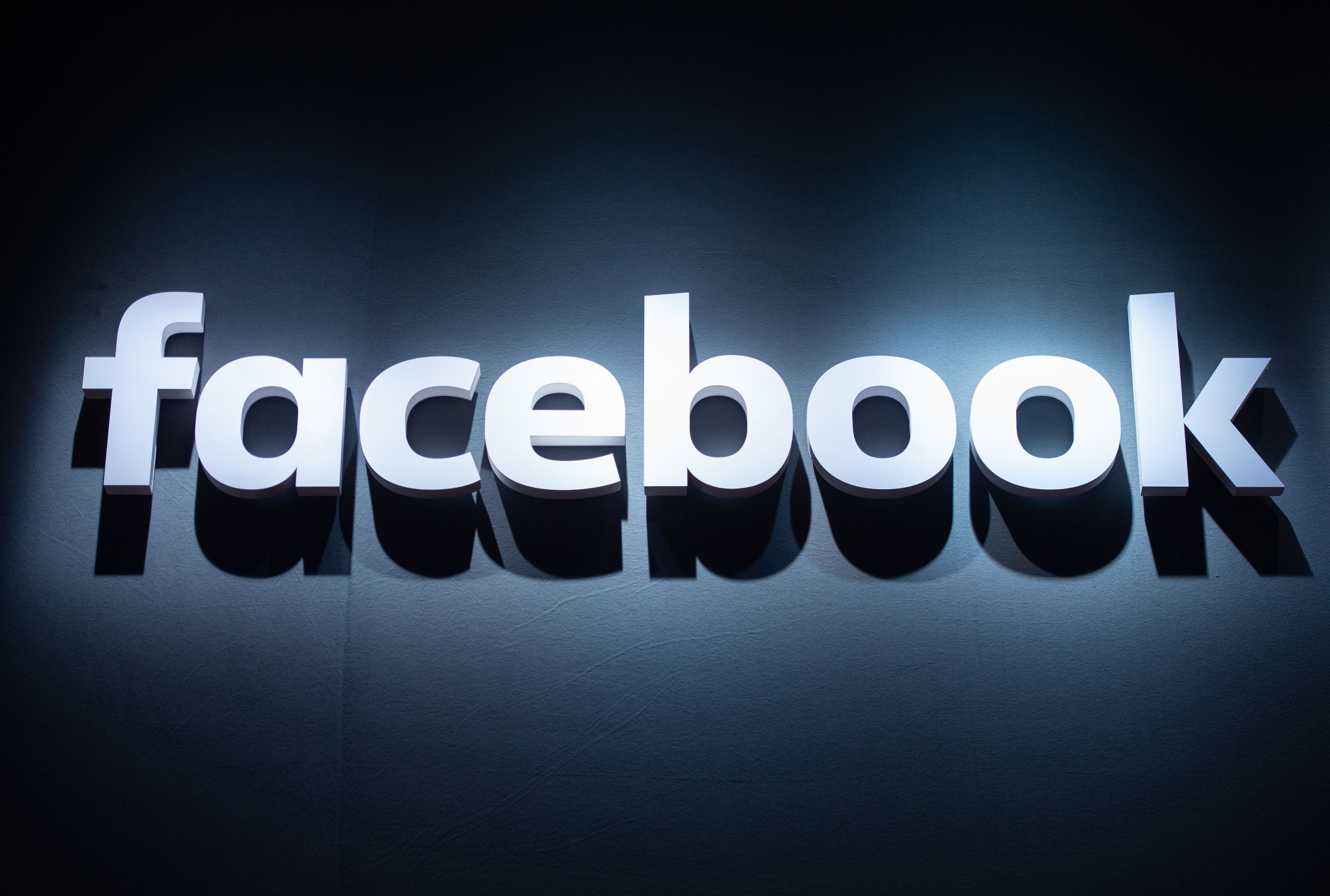 Cum a poluat Facebook Oceanul Pacific