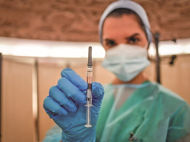 O veste bună: Vaccinul dezvoltat de Universitatea Oxford şi AstraZeneca are un răspuns imunitar „încurajator”