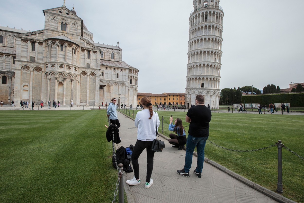 Turnul din Pisa s-a redeschis pentru vizitatori. Turiştii pot cumpăra bilete valabile un an