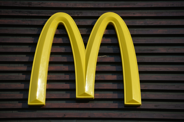 Patru centre de distribuţie ale McDonald's din Marea Britanie au fost blocate de activişti