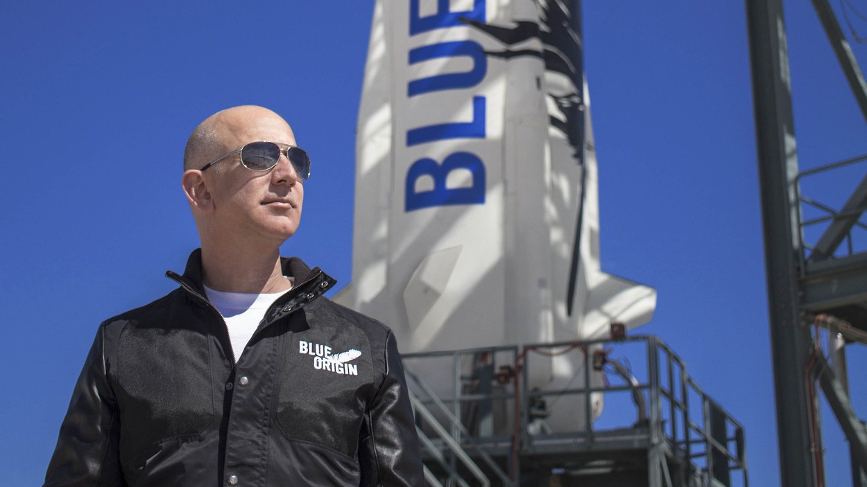 Jeff Bezos prezice că oamenii se vor naşte în spaţiu şi „vor vizita Pământul” în vacanţă