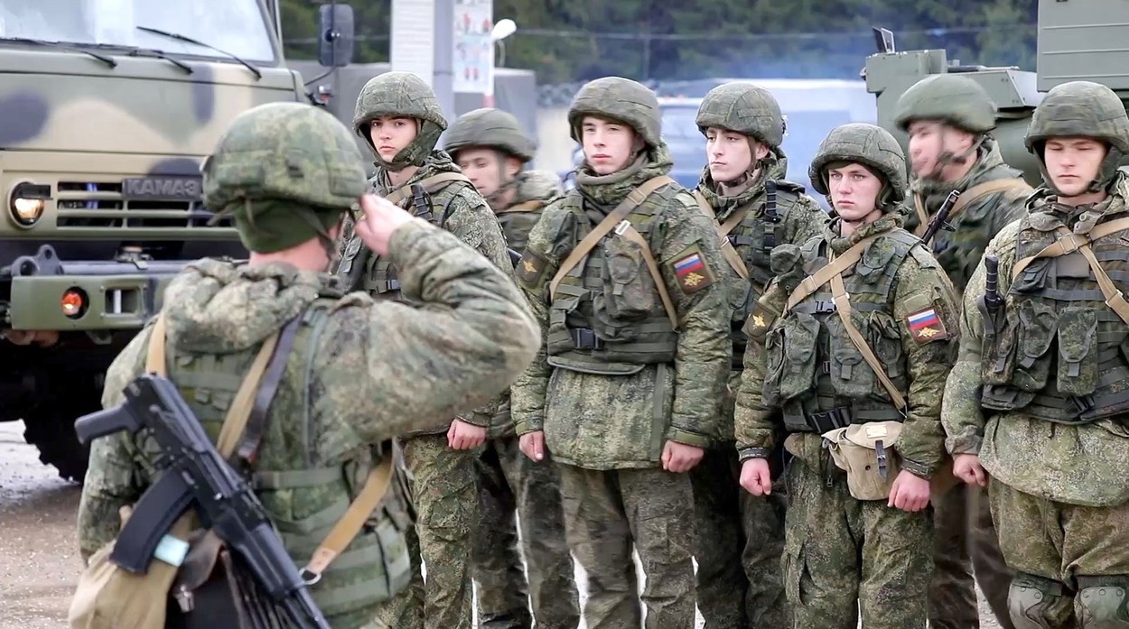 O coloană de 5 km de vehicule militare ruseşti este în drum spre Kiev