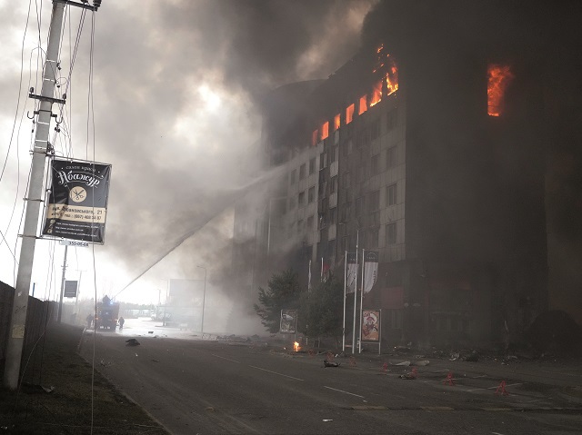 Explozii auzite la Kiev, în timp ce trupele ruseşti se apropie de capitala Ucrainei