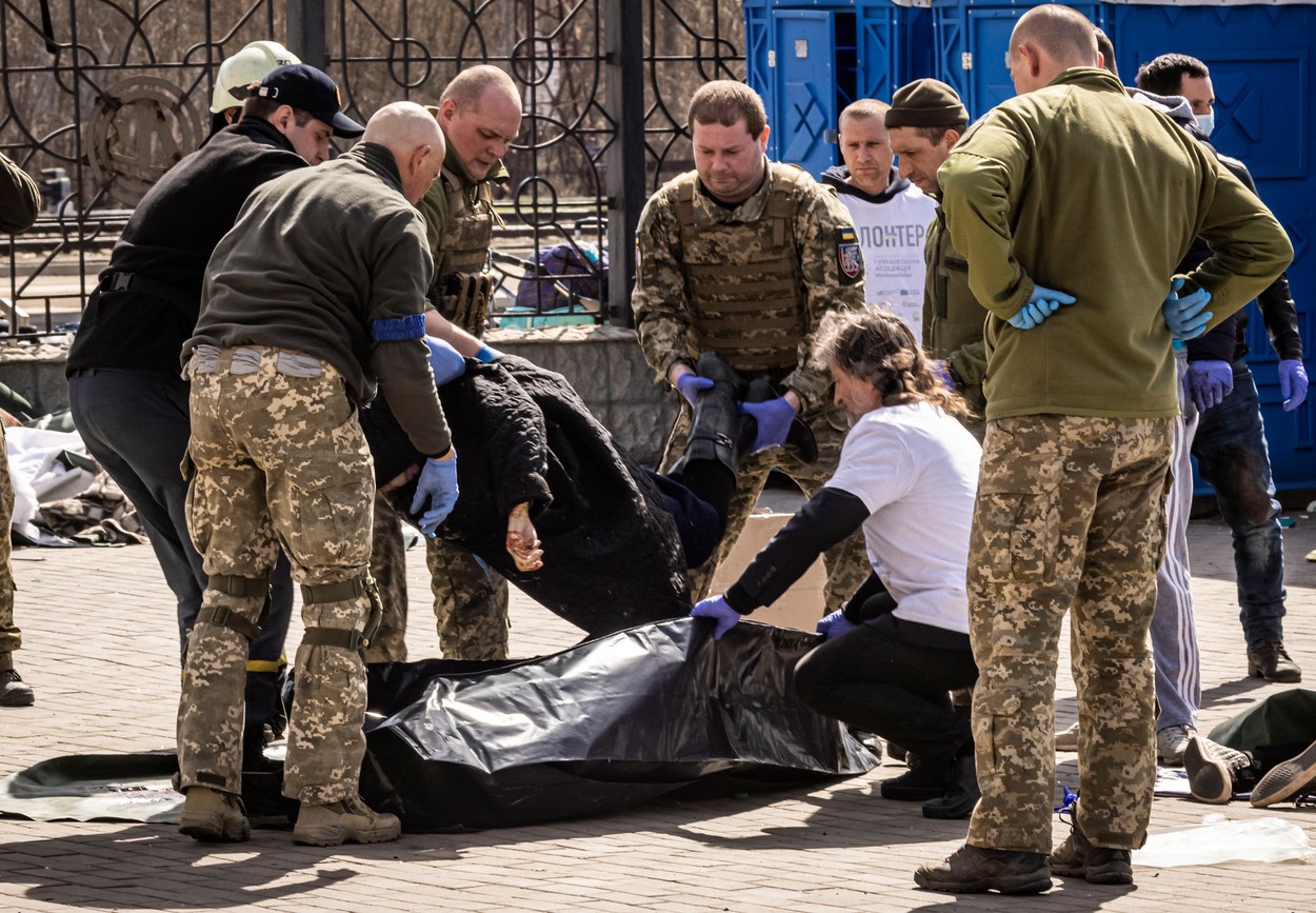 Bilanţul morţilor în atacul din gara Kramatorsk a crescut la 57 de persoane