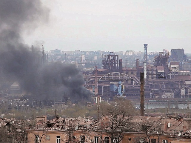 Obuze ruseşti au lovit o rafinărie de petro din regiunea Luhansk