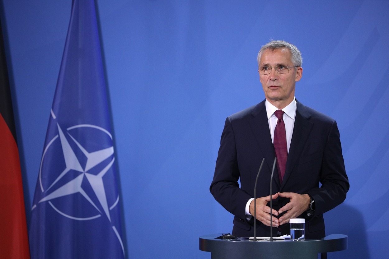 Jens Stoltenberg: NATO va continua să furnizeze arme grele Ucrainei