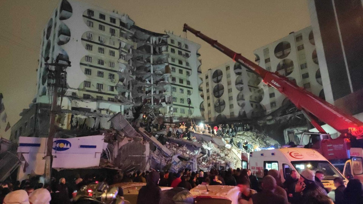 Cifrele dezastrului după cutremurul din Turcia: Bilanţul urcă la aproape la 10.000 de morţi
