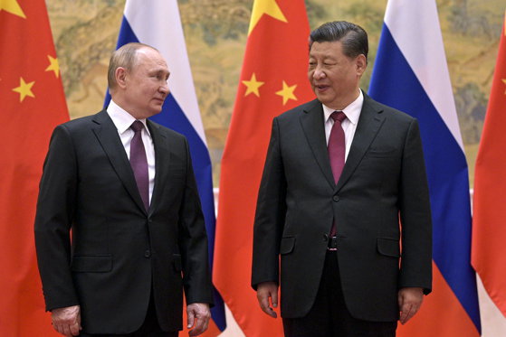 Preşedintele rus Vladimir Putin l-a primit pe omologul său chinez Xi Jinping la Kremlin