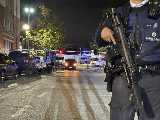 Breaking! ATAC terorist în Bruxelles. Atentatorul îşi revendică afilierea la Isis şi ar fi strigat „Allahu Akbar”.
