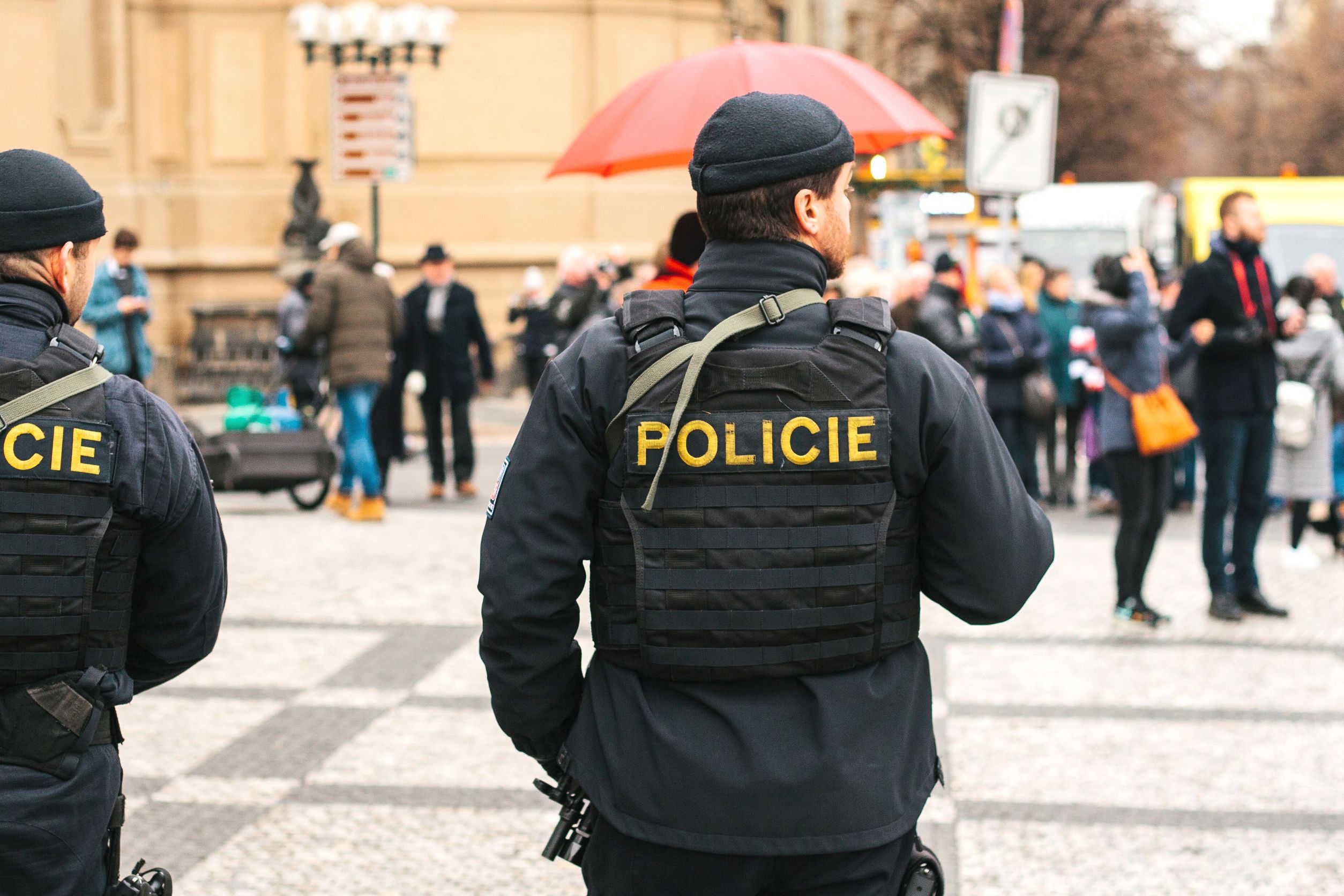 Atac terorist în Paris. O persoană a murit, iar alte două au fost rănite