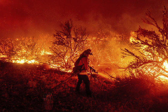 Incendii de vegetaţie scăpate de sub control în Australia. Sute de oameni sunt evacuaţi