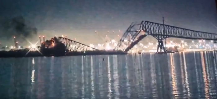 Podul Francis Scott Key din Baltimore, SUA s-a prăbuşit după ce a fost lovit de o navă de marfă