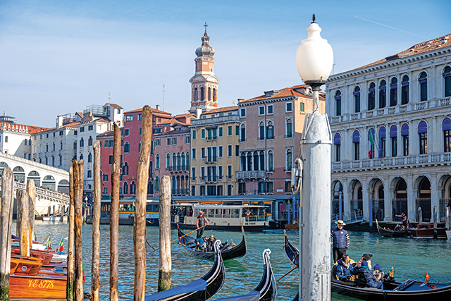 Veneţia introduce o taxă de intrare pentru turiştii care vor să viziteze oraşul. Măsura are ca scop reducerea aglomeraţiei în oraş
