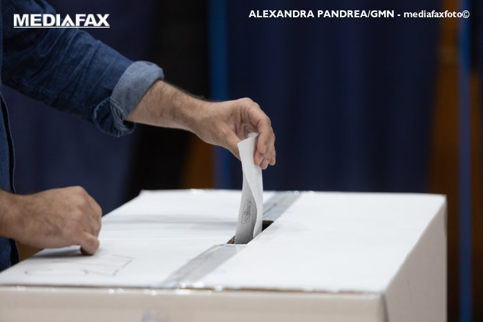 Alegeri parlamentare în Serbia. Cozi imense pentru exprimarea votului