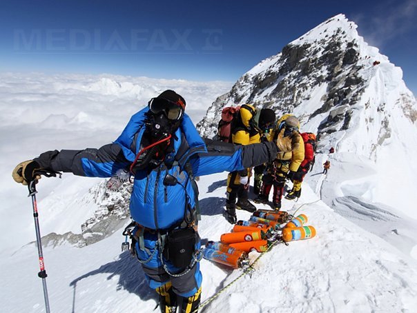 Alpinistul român Alex Găvan anunţă evacuarea tuturor persoanelor blocate în tabăra 1 de pe Everest