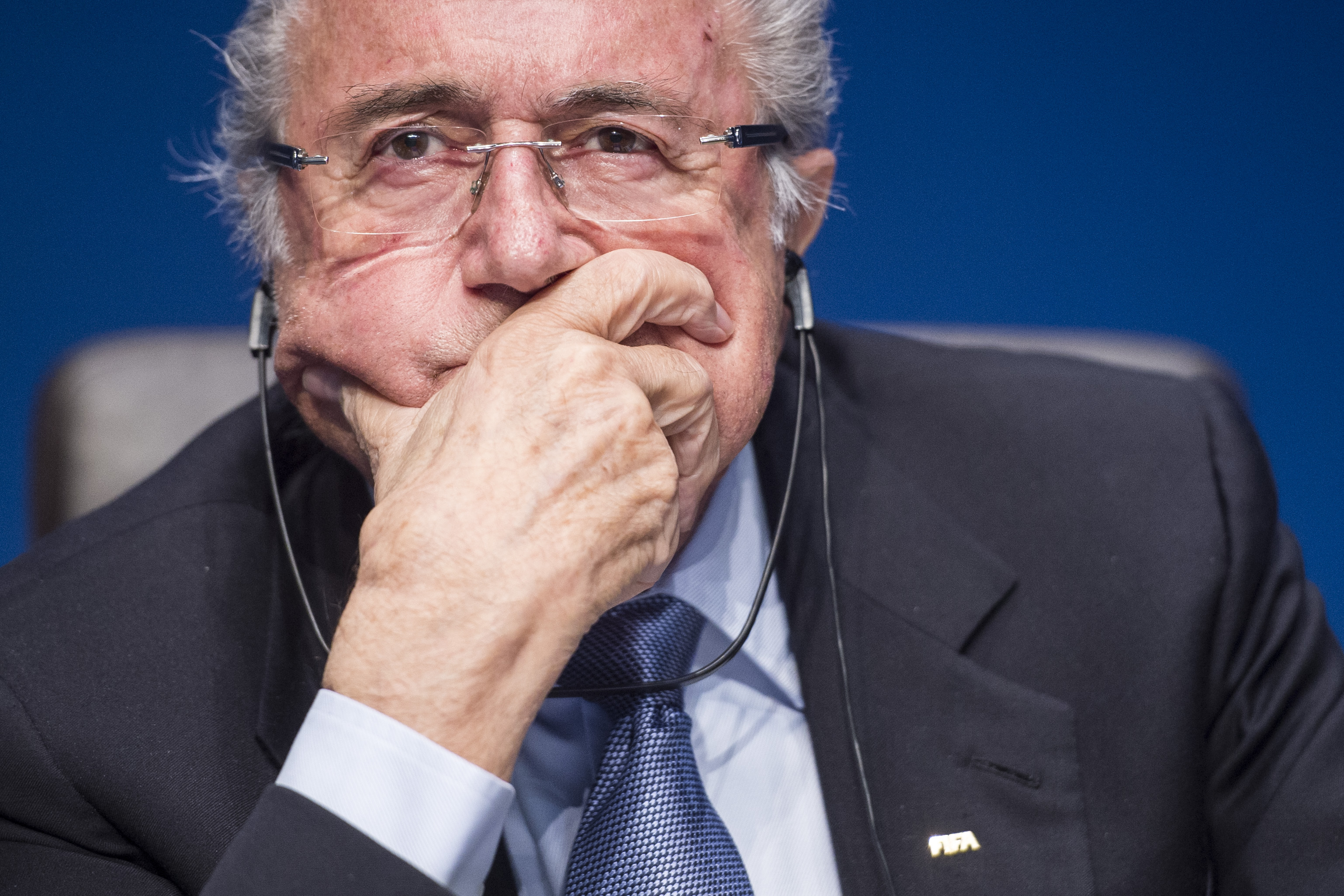 După numai câteva zile de la realegere, Blatter îşi dă demisia din fruntea FIFA